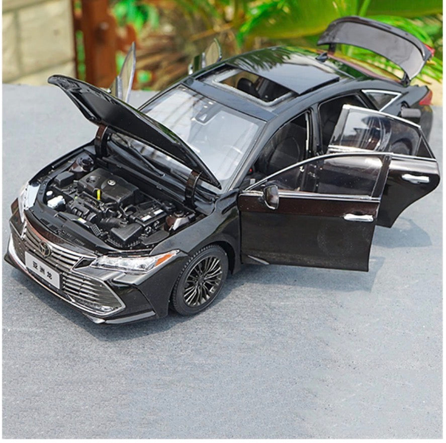 Alloy Die-casting Toyota Avalon 1:24 Sound Light Pull Back Toy Car For Kid Birthday Gift Saloon Model